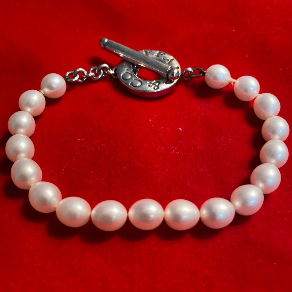 Tiffany & Co. Freshwater Pearl Silver Toggle Bracelet 7.25" long Pearls 7-8mm